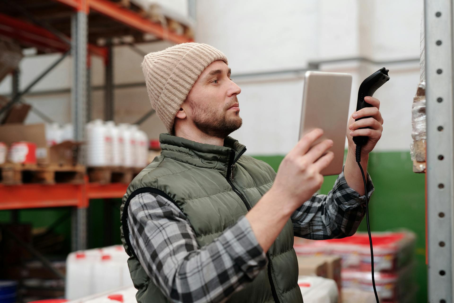 revolutionizing-retail-the-many-benefits-of-ai-man wearing a sweater holding a tablet