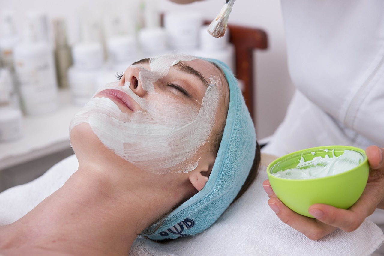 boost-beauty-brand-with-ecommerce-personalization-firework - woman enjoying her facial treatment