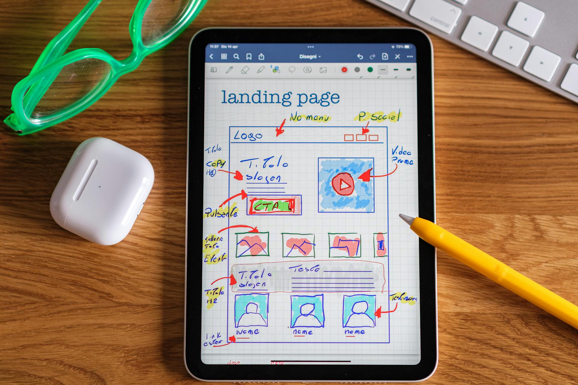 landing-page-statistics-landing page sketch on a tablet